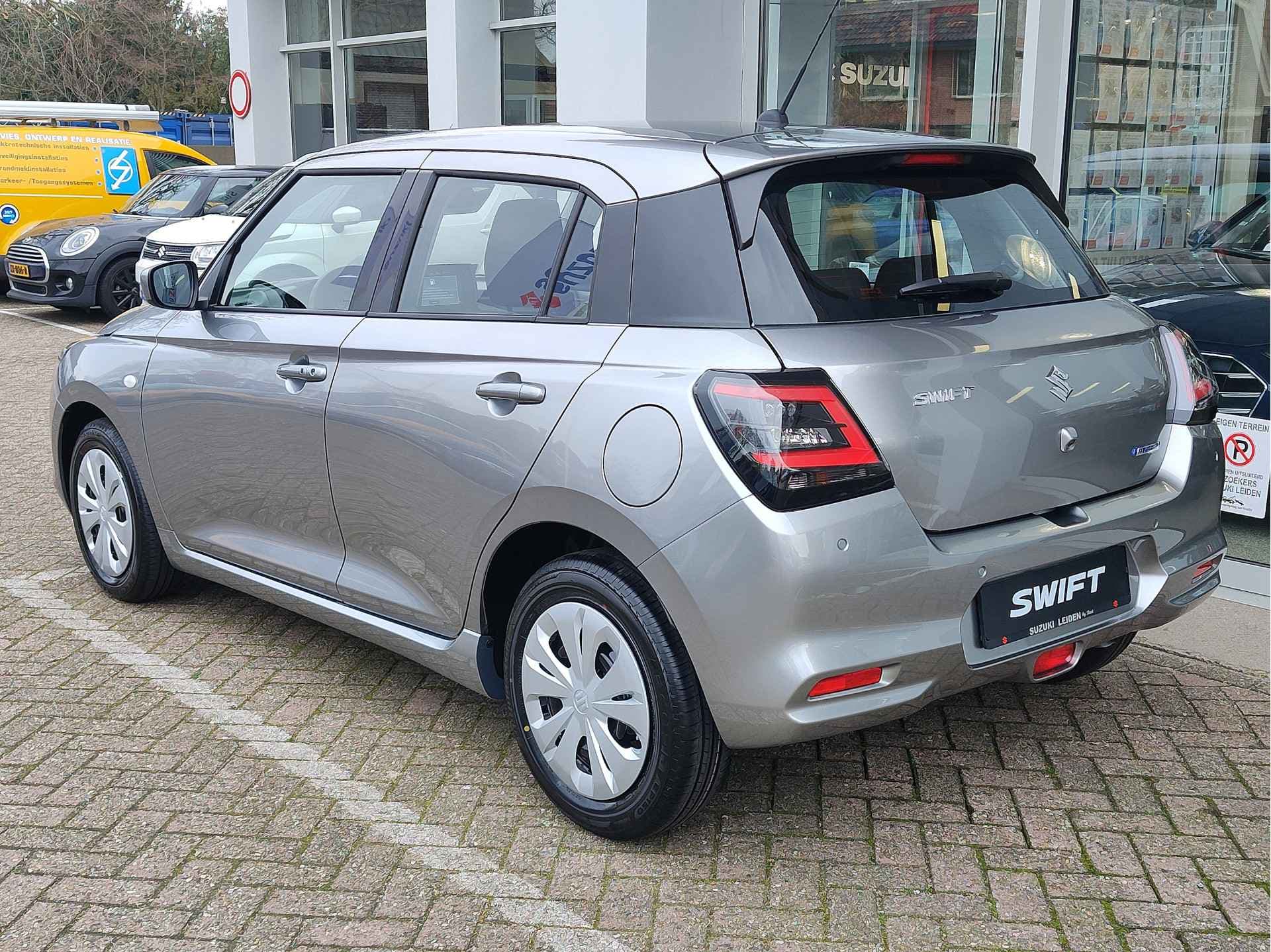 Suzuki Swift 1.2 COMFORT SMART HYBRID thumbnail 3
