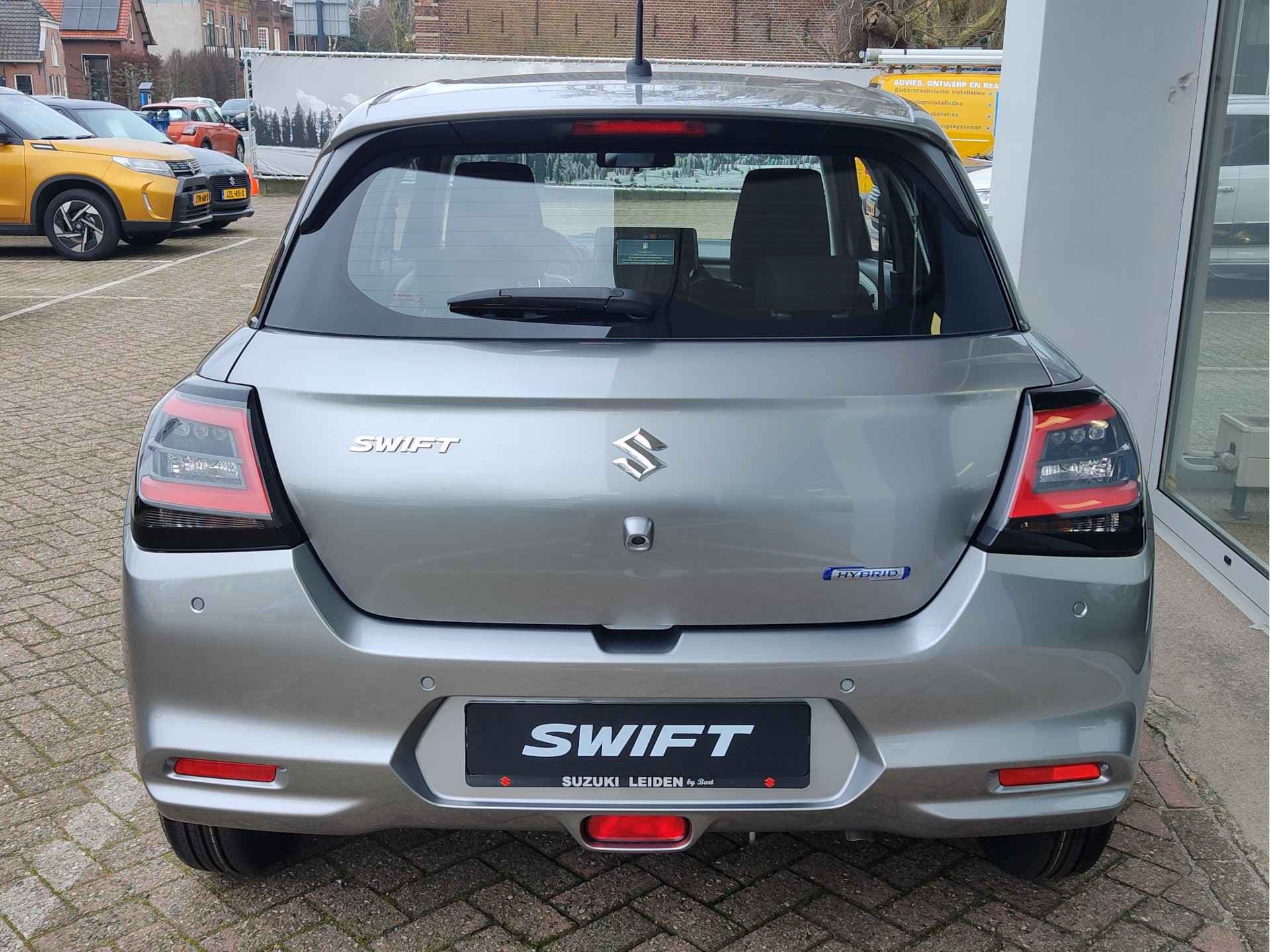 Suzuki Swift 1.2 COMFORT SMART HYBRID thumbnail 4
