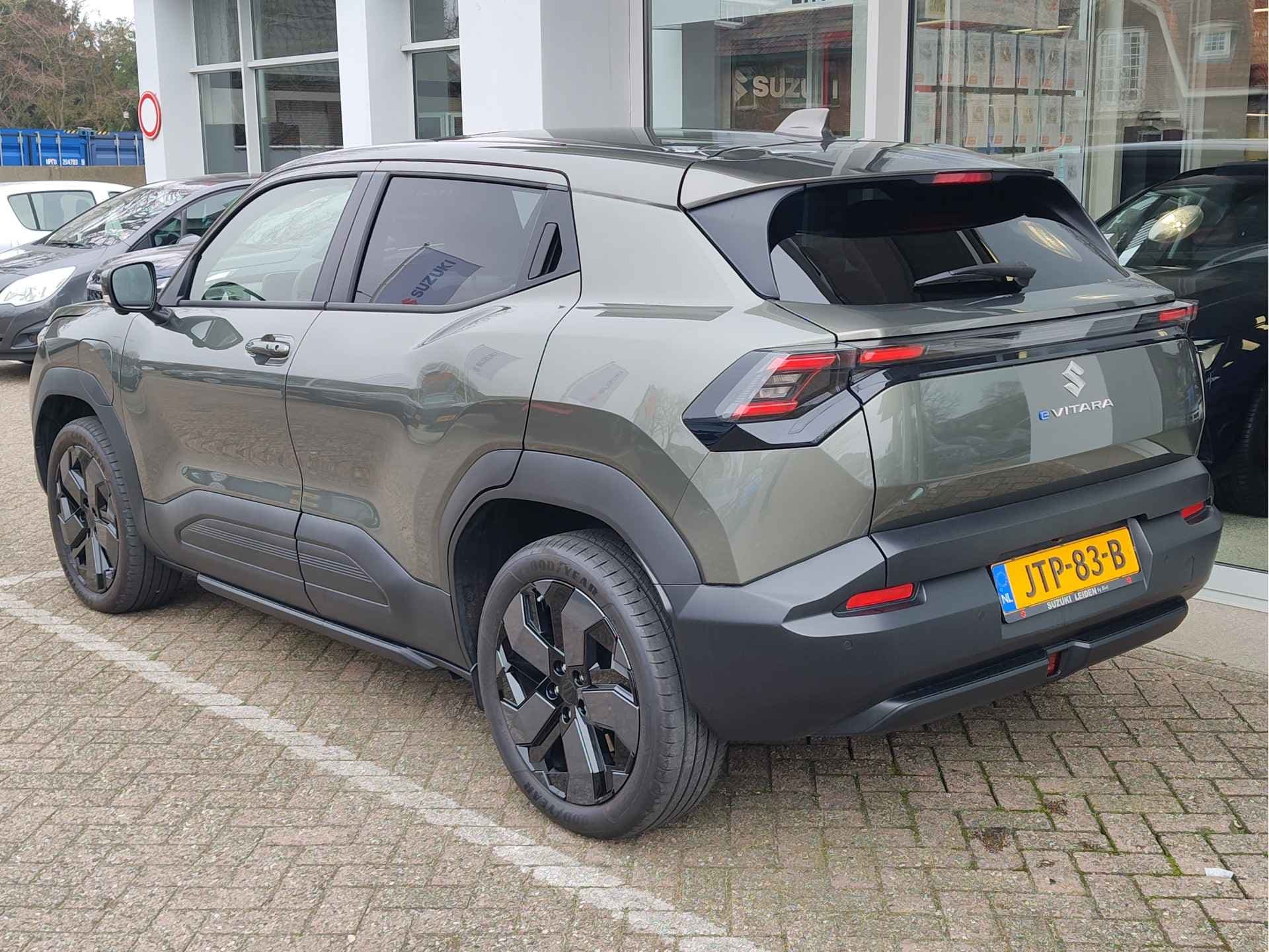 Suzuki E Vitara STYLE 61 kWh thumbnail 3