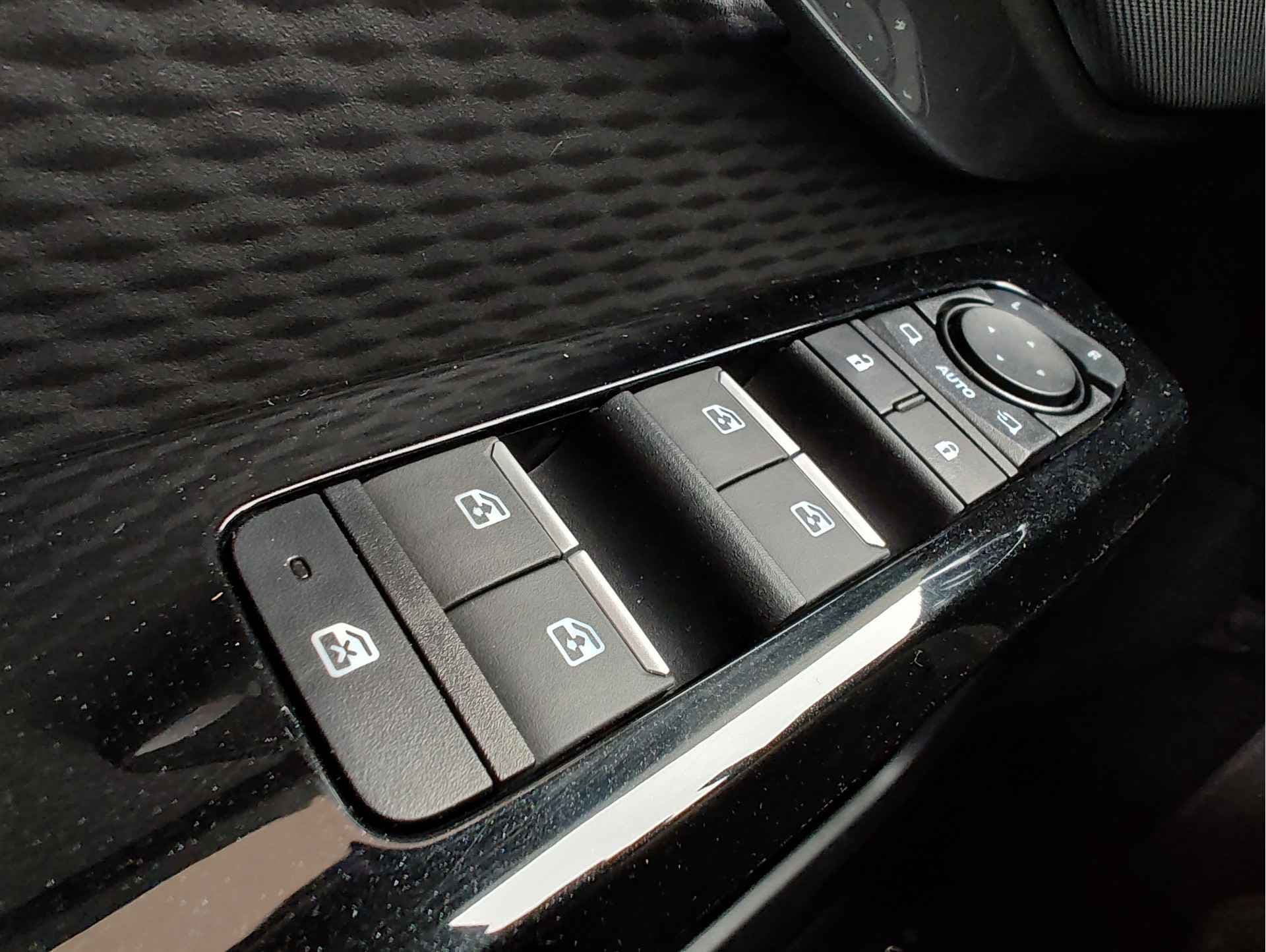 Suzuki E Vitara STYLE 61 kWh thumbnail 26