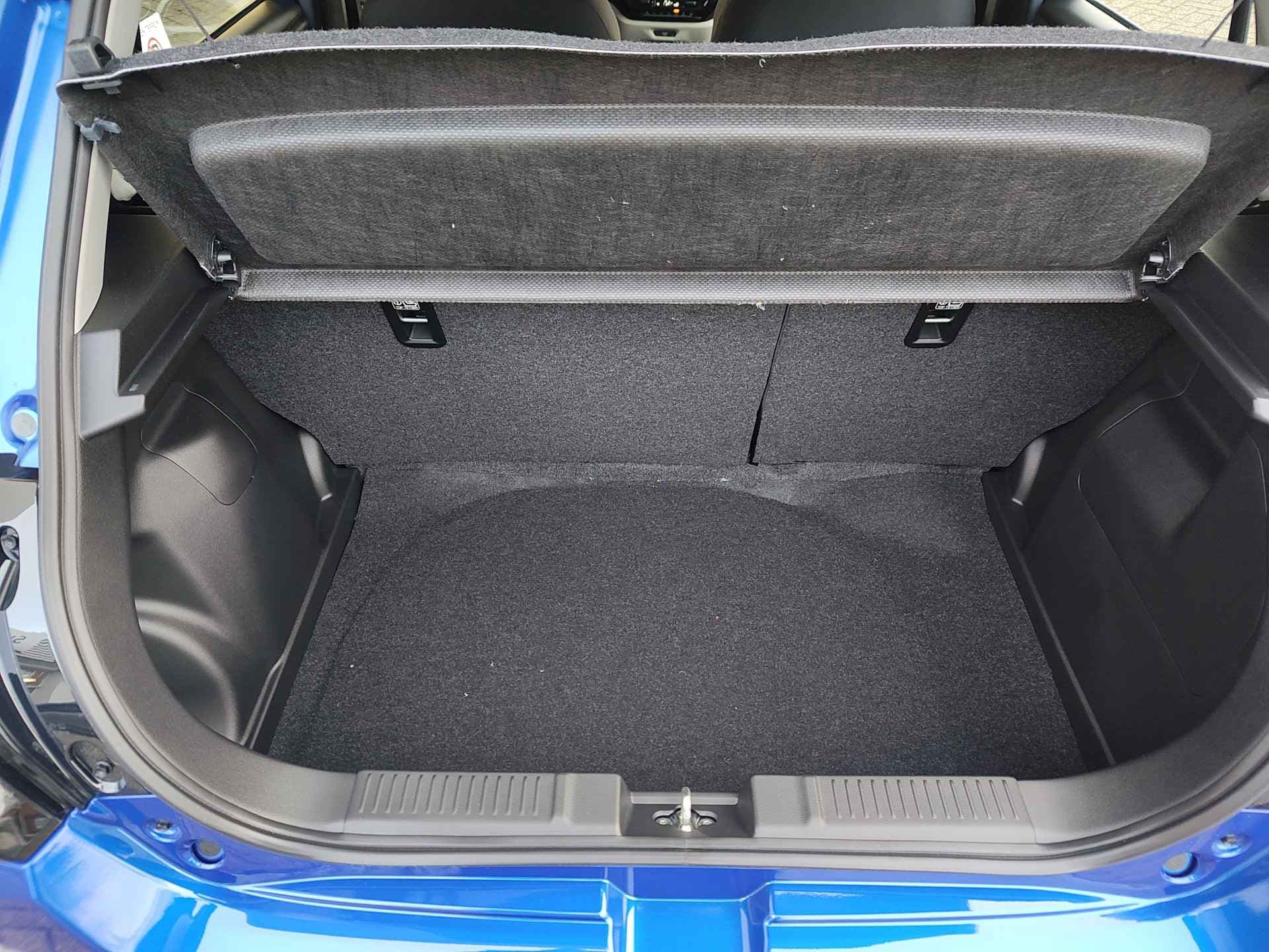 Suzuki Swift 1.2 COMFORT SMART HYBRID thumbnail 10