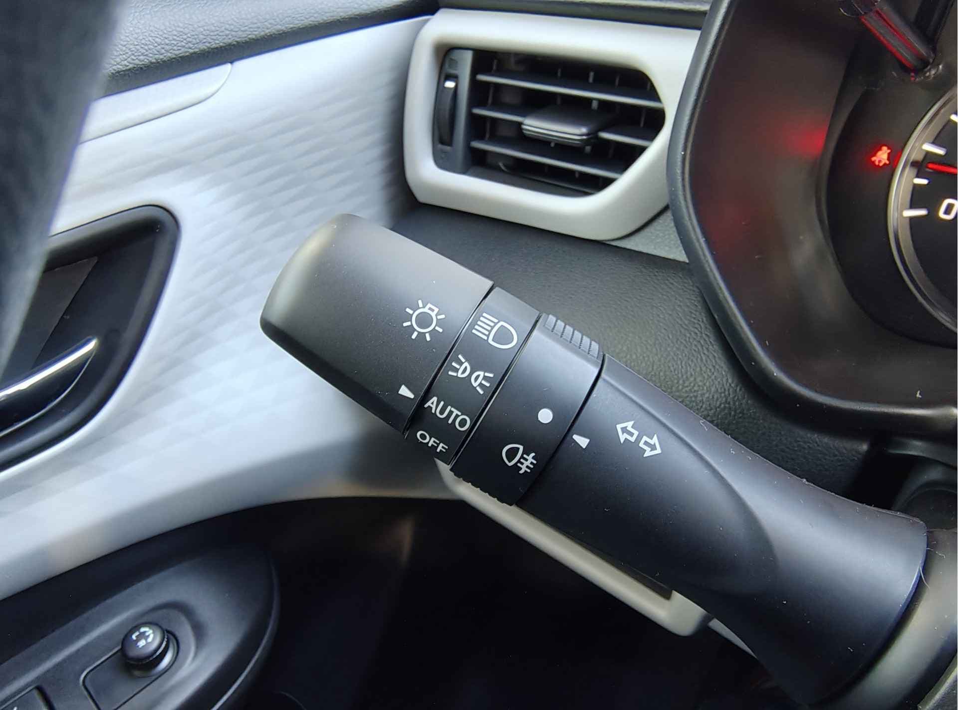 Suzuki Swift 1.2 COMFORT SMART HYBRID thumbnail 18