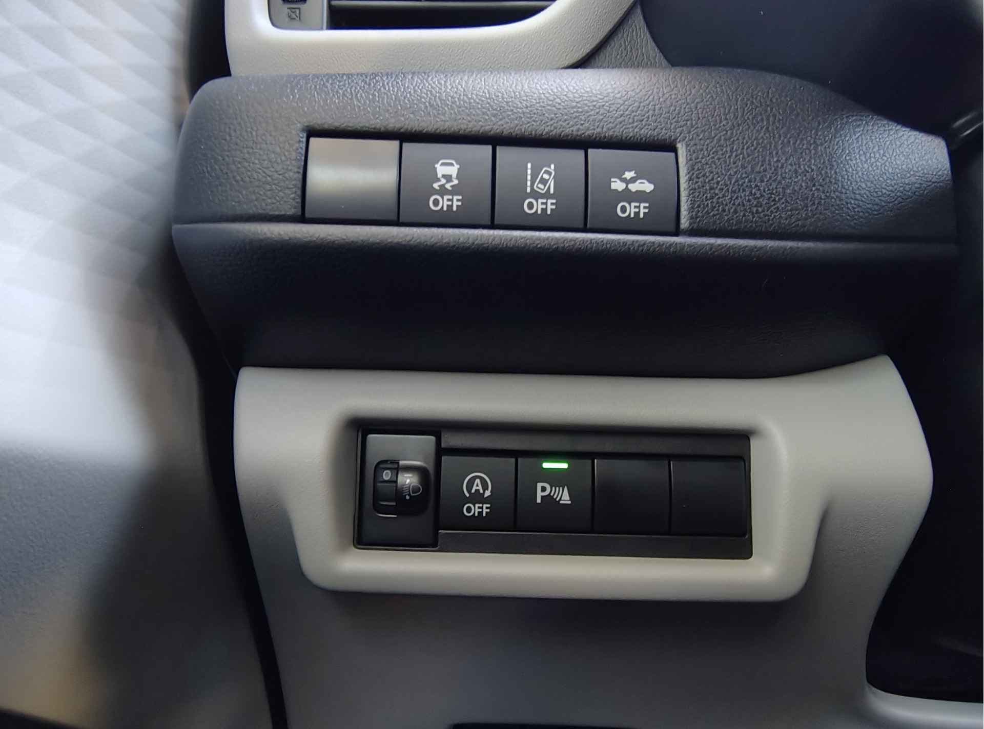 Suzuki Swift 1.2 COMFORT SMART HYBRID thumbnail 24