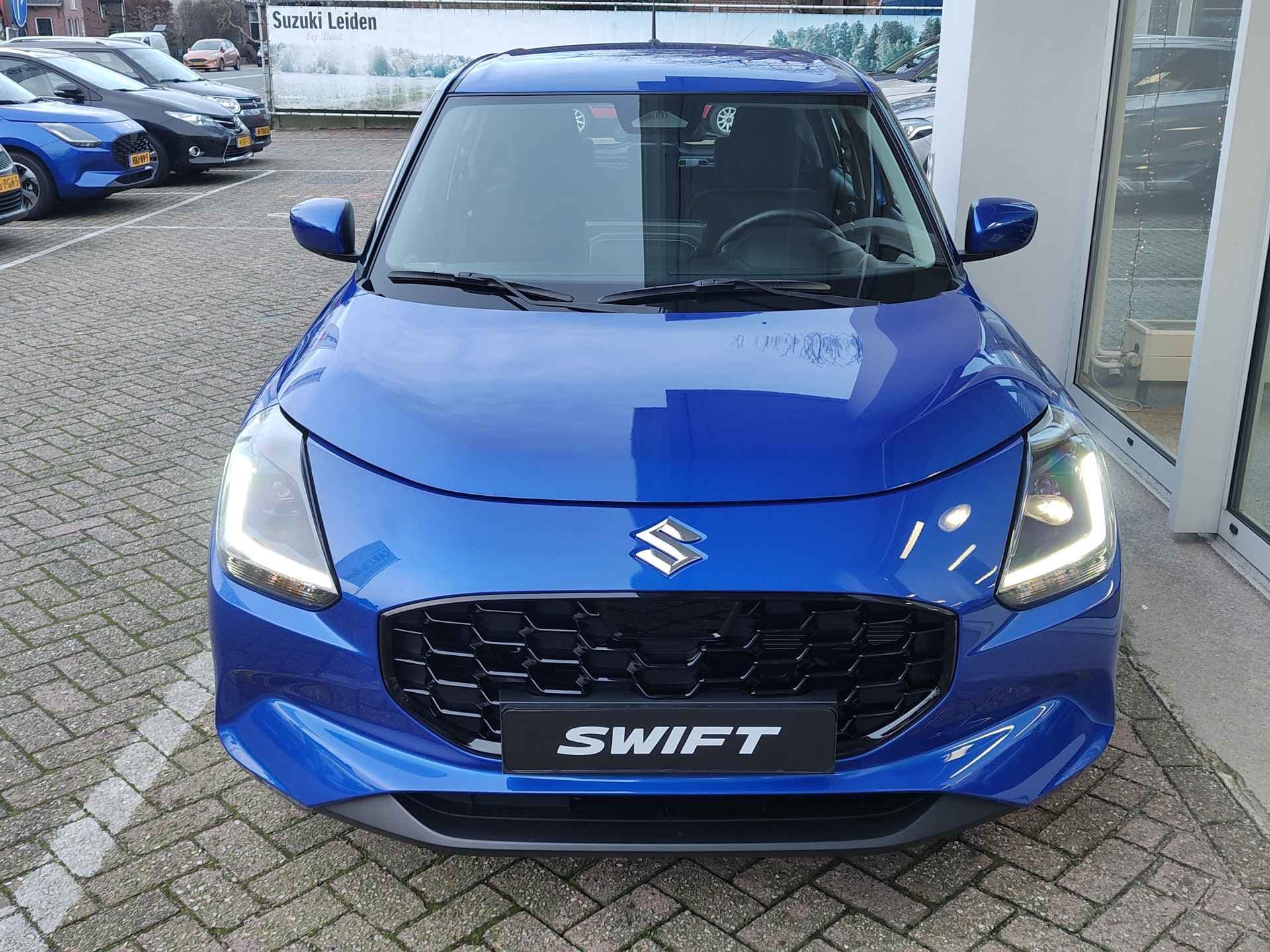 Suzuki Swift 1.2 COMFORT SMART HYBRID thumbnail 8