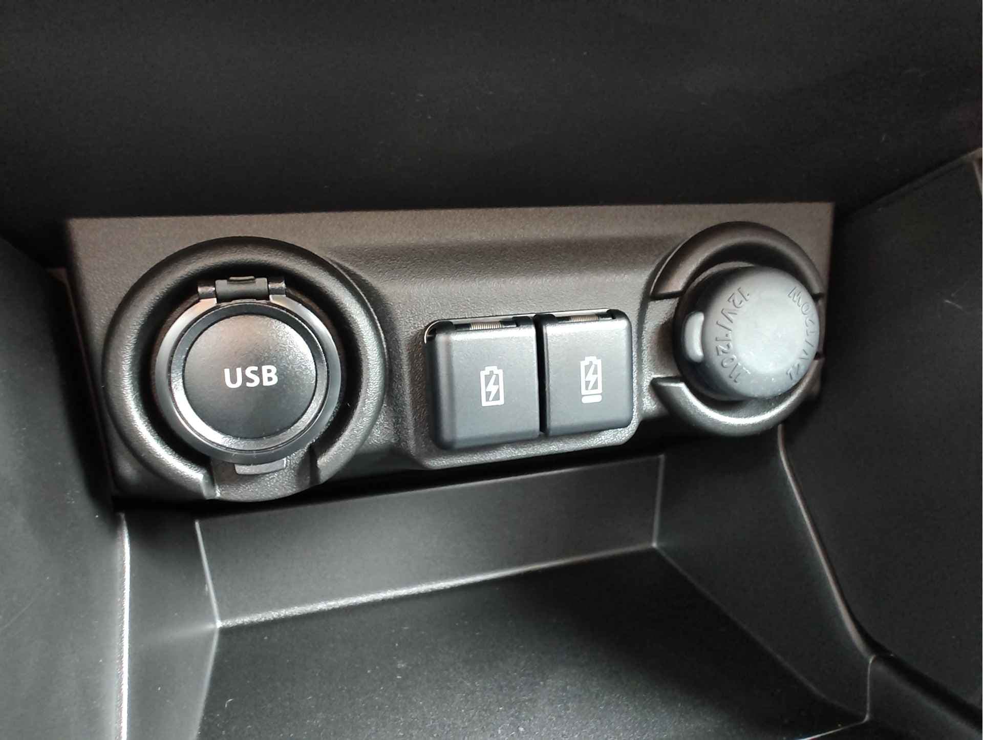 Suzuki Swift 1.2 STYLE SMART HYBRID AUTOM. thumbnail 18