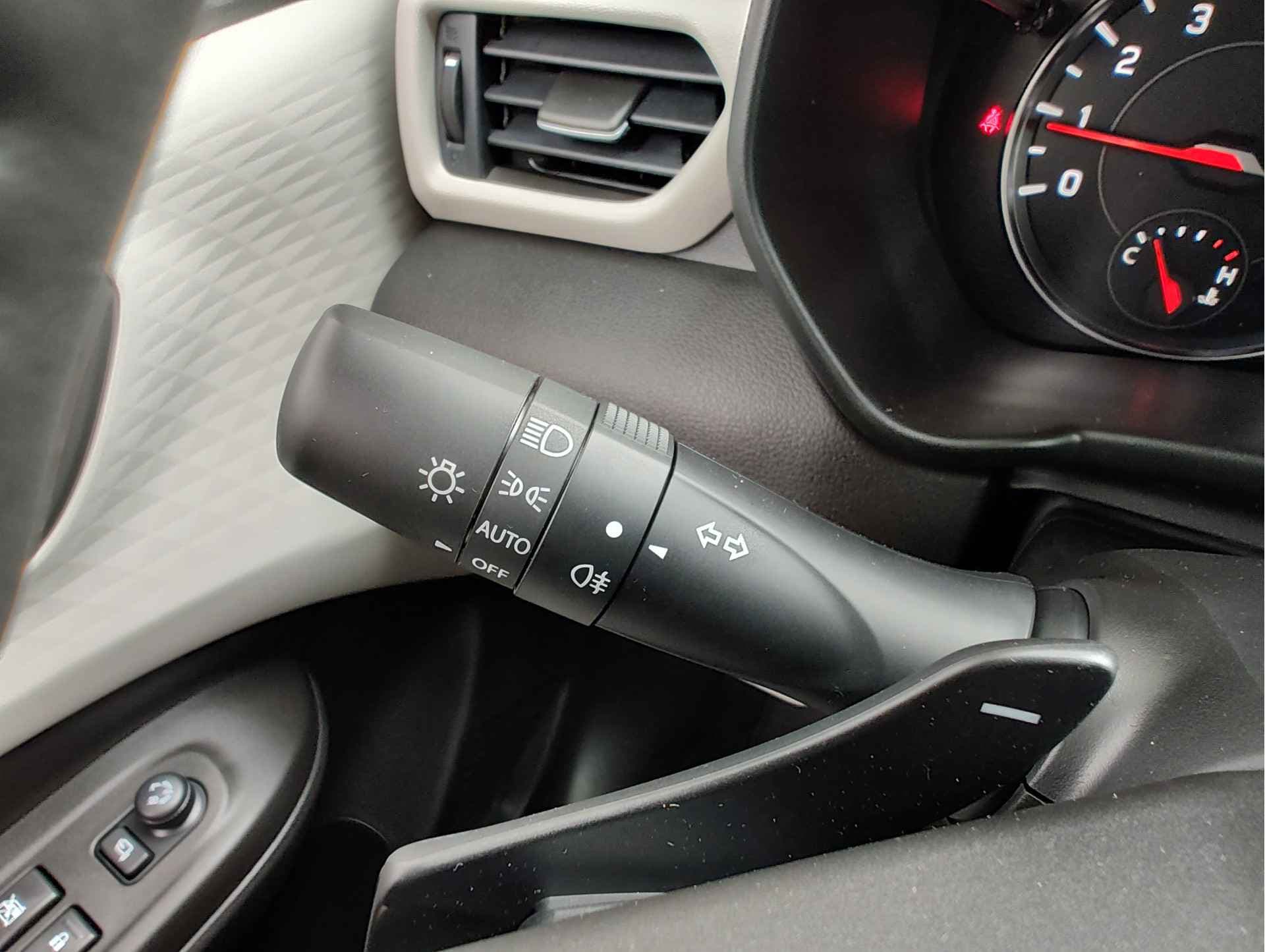 Suzuki Swift 1.2 STYLE SMART HYBRID AUTOM. thumbnail 29