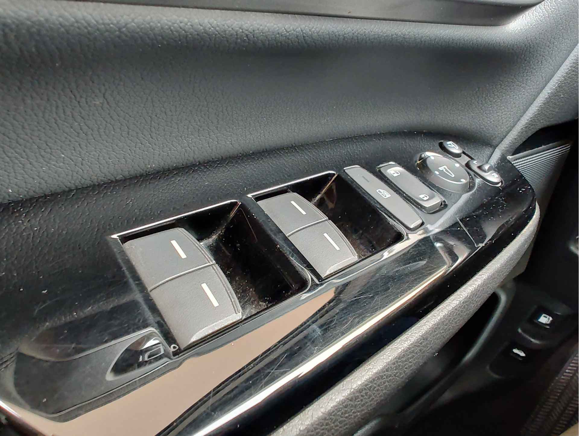 Honda CR-V 2.0 E:HEV HYBRID ELEGANCE thumbnail 26