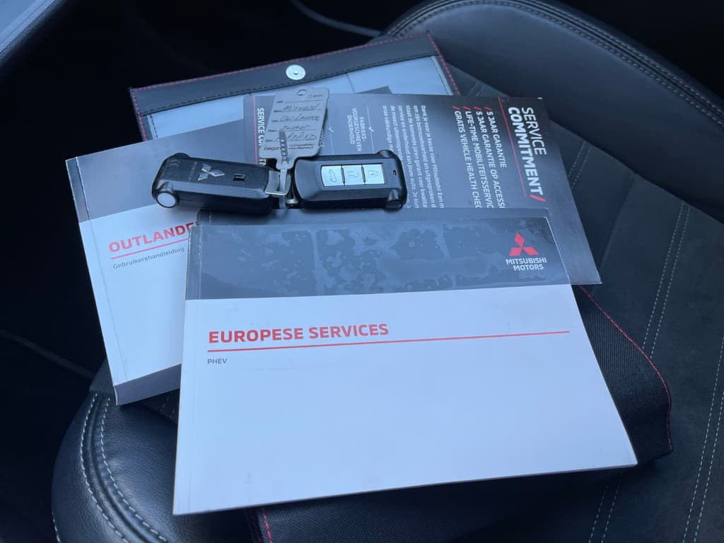 Mitsubishi Outlander 2.4 PHEV 240pk 4WD Automaat Intense+ thumbnail 19
