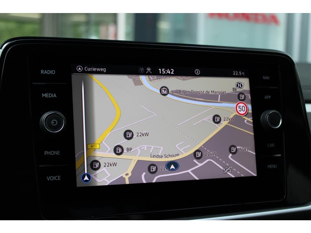 Volkswagen T-Roc 1.5 TSI 150pk 7-DSG Life Edition thumbnail 13