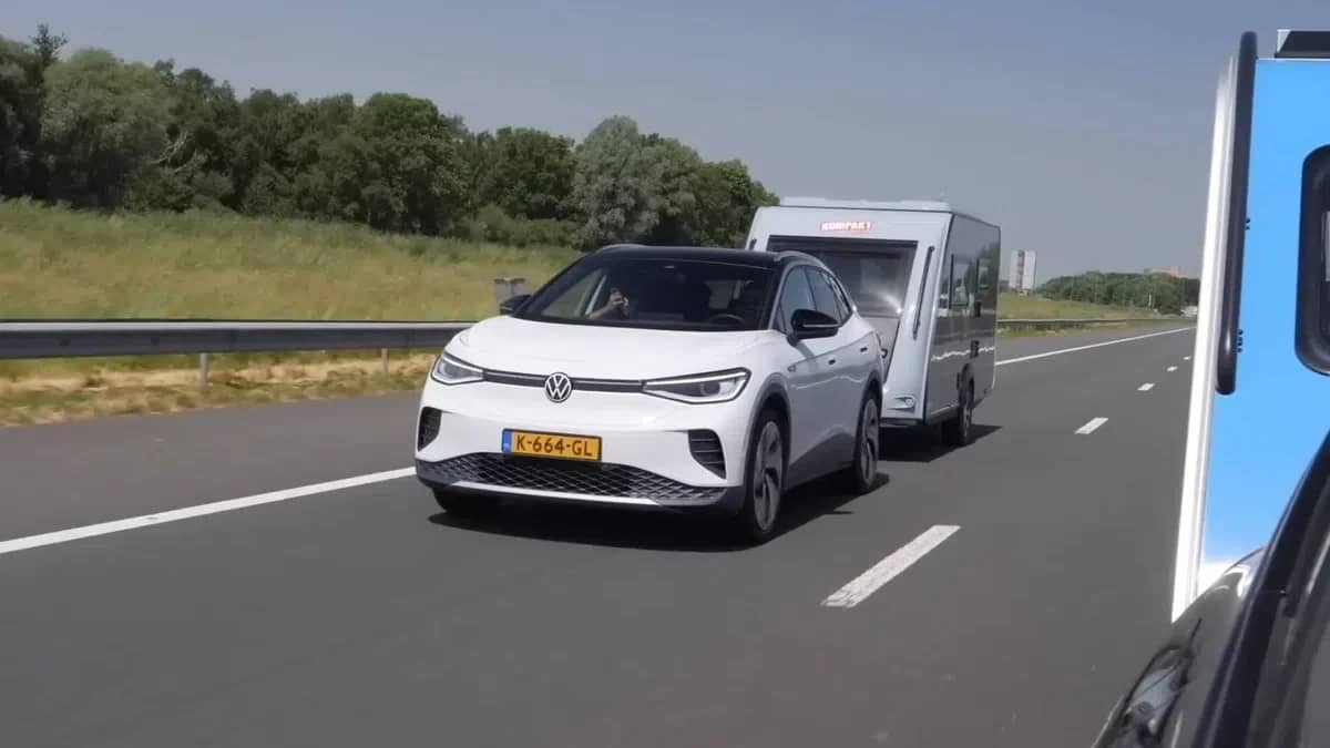 Elektrische auto's verliezen rijbereik met dakkoffer of caravan