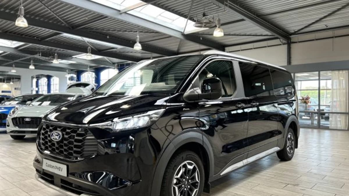 Ford Tourneo Custom Active 340 2.5 PHEV 233 pk L2 8 persoons — foto 1