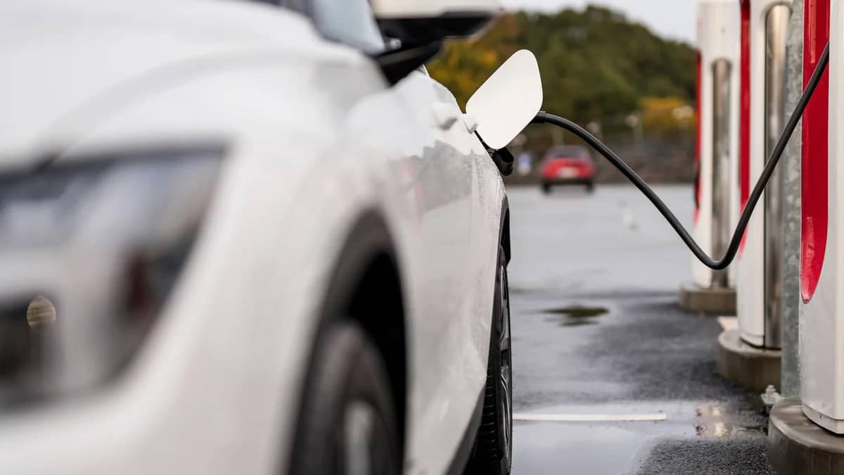 Prijs tweedehands elektrische auto's daalt opnieuw in augustus