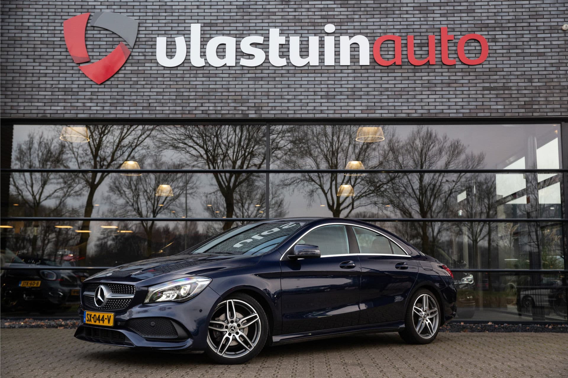Mercedes-Benz CLA-Klasse 180 Business Solution AMG Upgrade Edition , Achteruitrijcamera, Stoelverwarming,